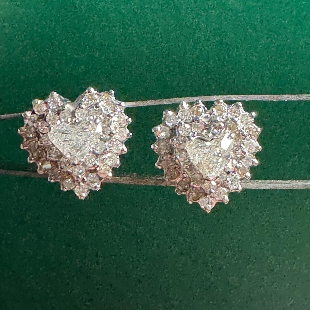 14k white Gold earring with Natural Diamonds